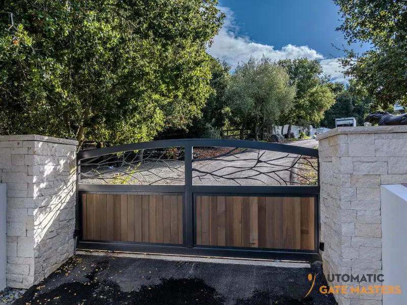 Automatic sliding gate on a sloped driveway